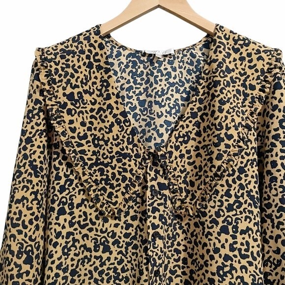 NWT WAYF Top Esther Collar Cheetah Print Blouse Ruffled Pointed Collar Size XS - Picture 4 of 11